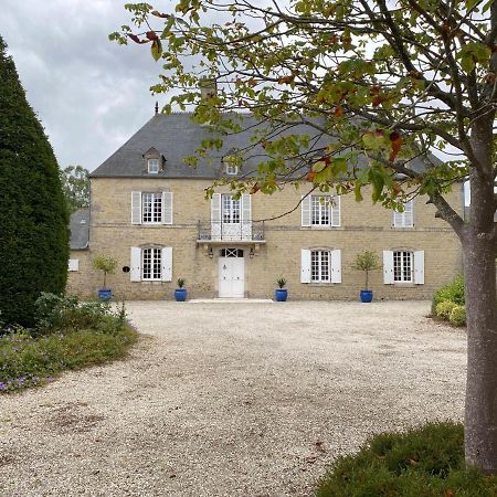 La Cour D'Audouville Luaran gambar