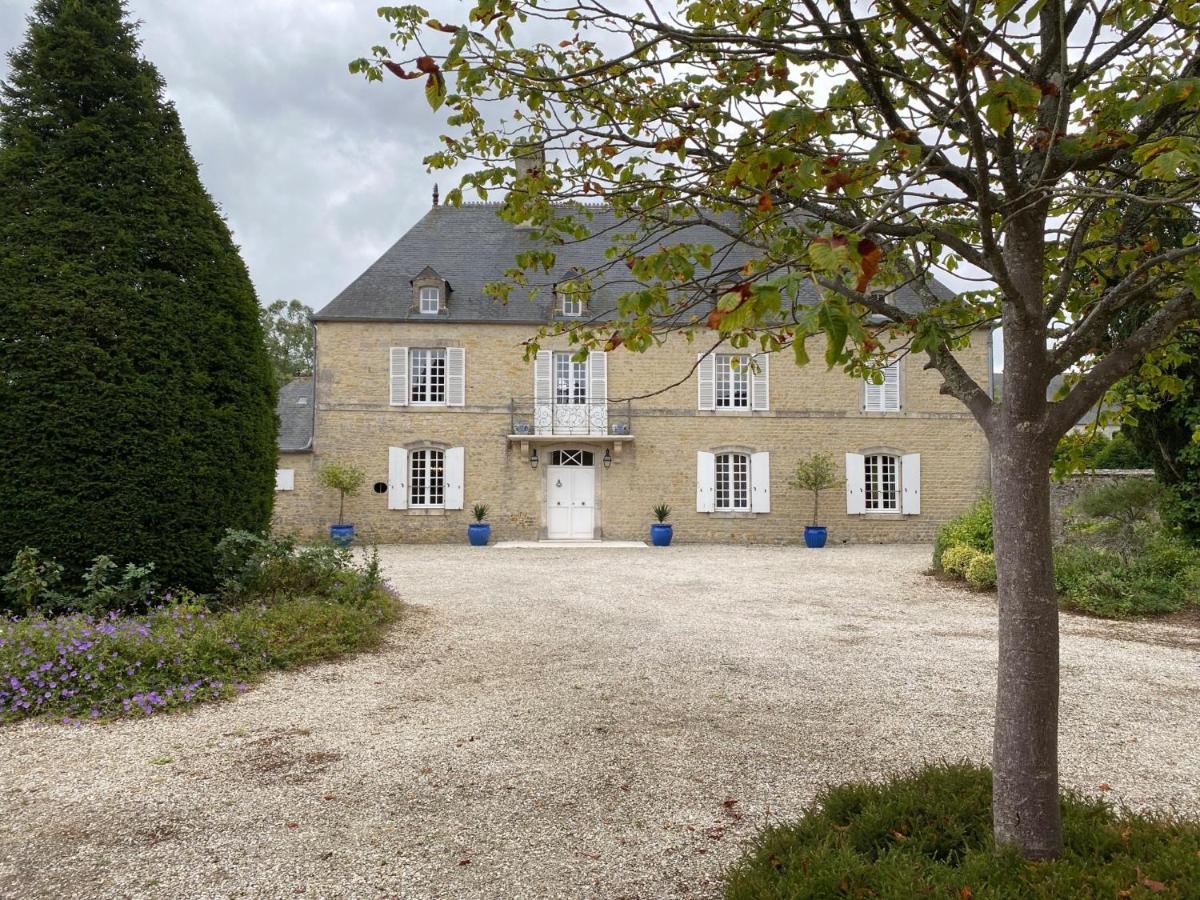La Cour D'Audouville Luaran gambar