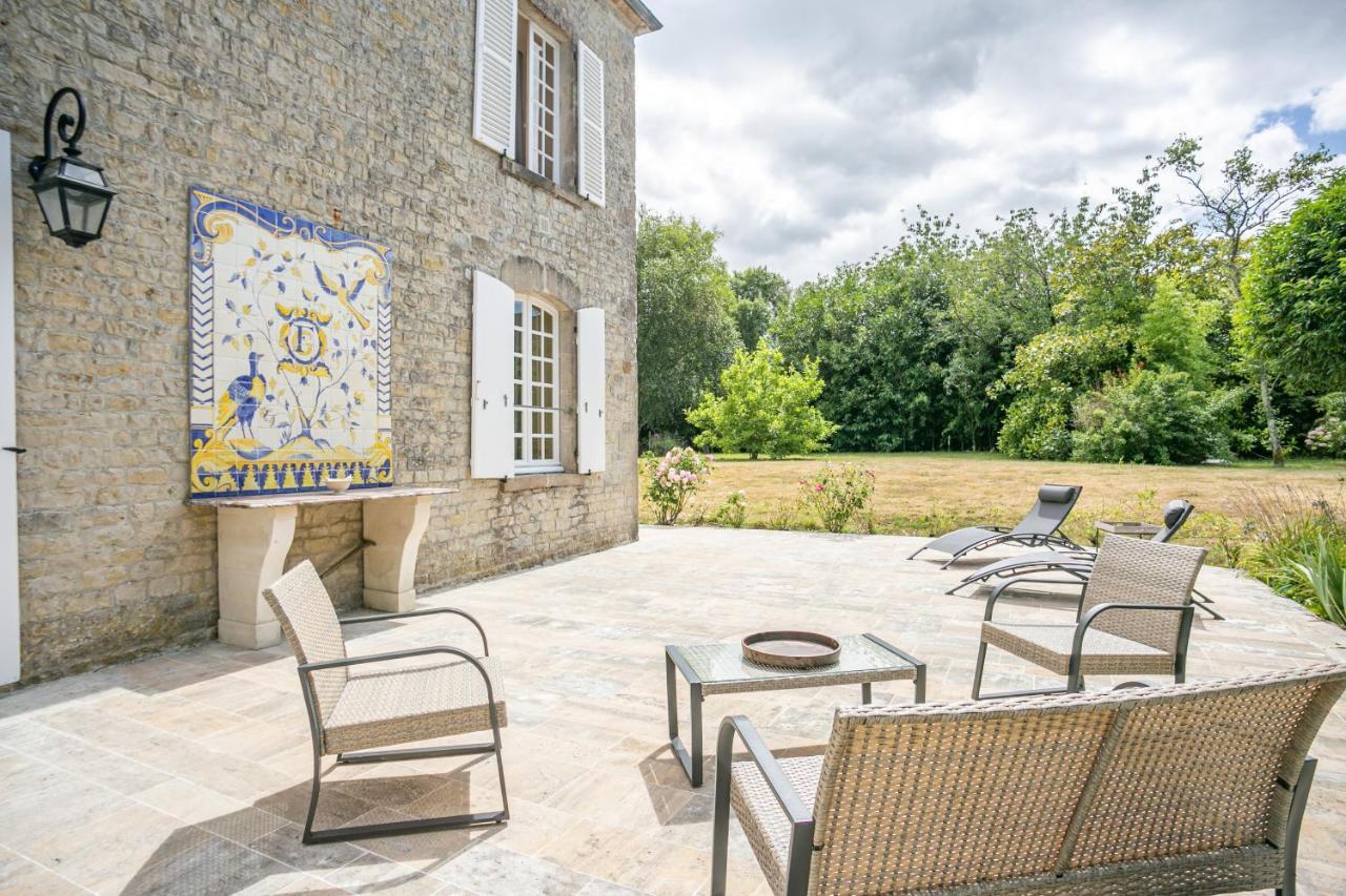 La Cour D'Audouville Luaran gambar