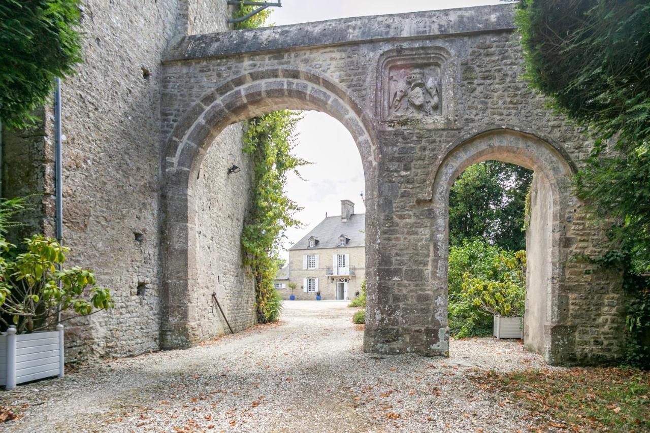 La Cour D'Audouville Luaran gambar