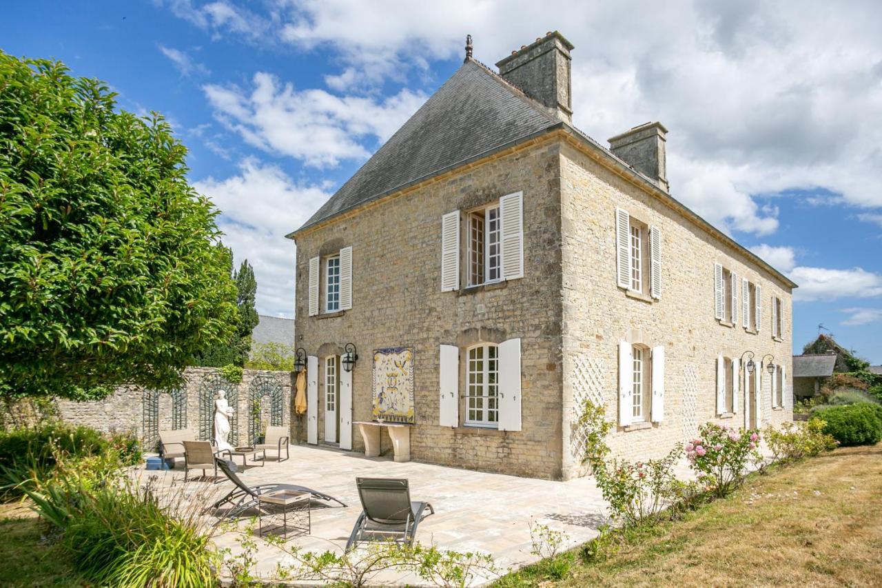 La Cour D'Audouville Luaran gambar