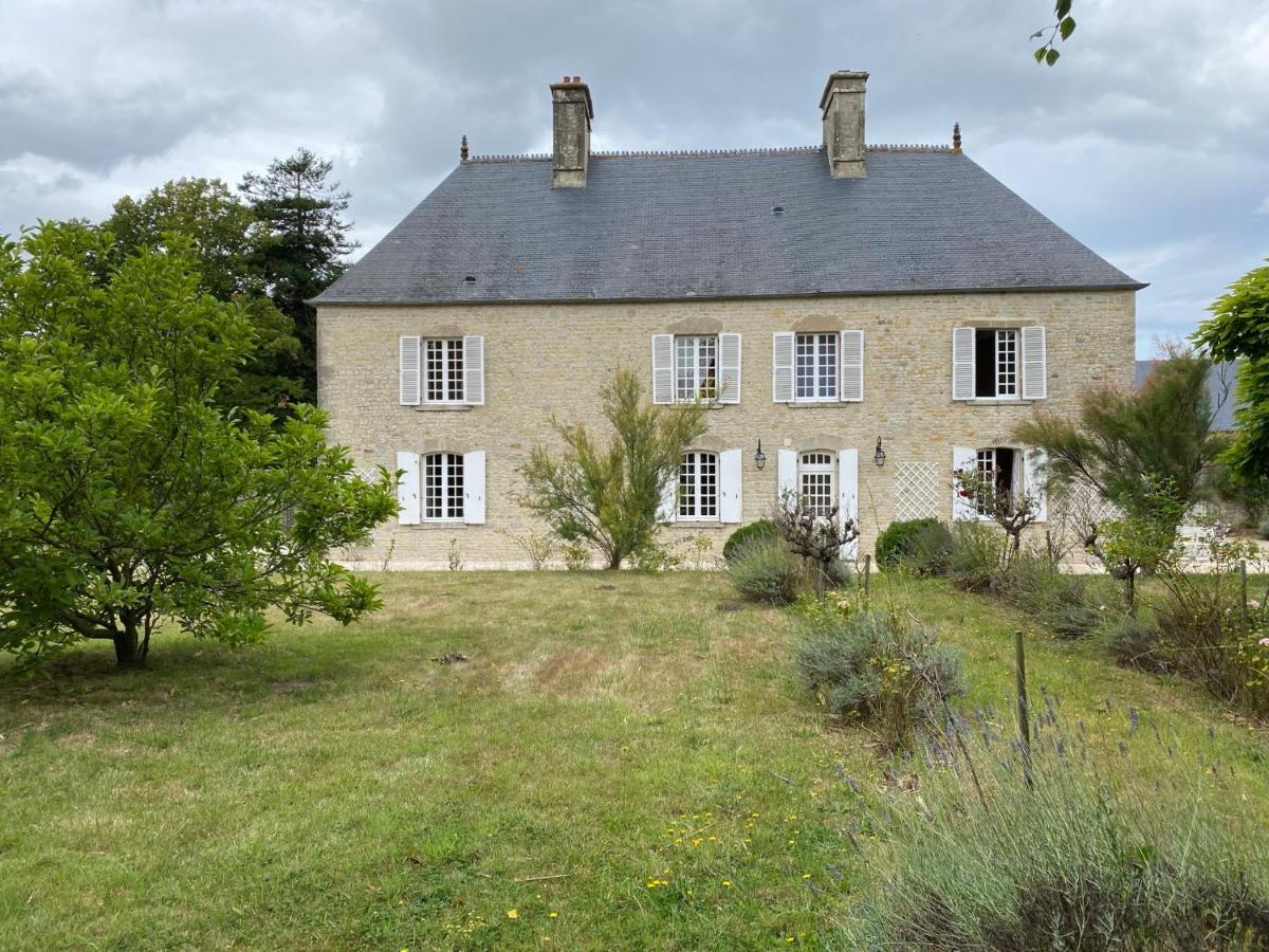 La Cour D'Audouville Luaran gambar